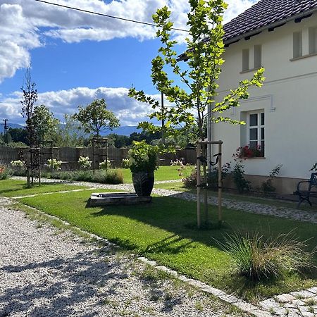 Dworek Wojanow Buitenkant foto