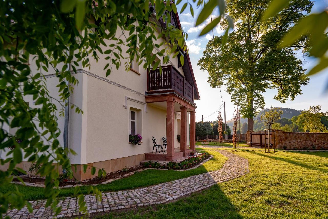 Dworek Wojanow Buitenkant foto