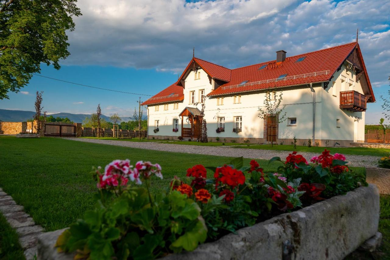 Dworek Wojanow Buitenkant foto