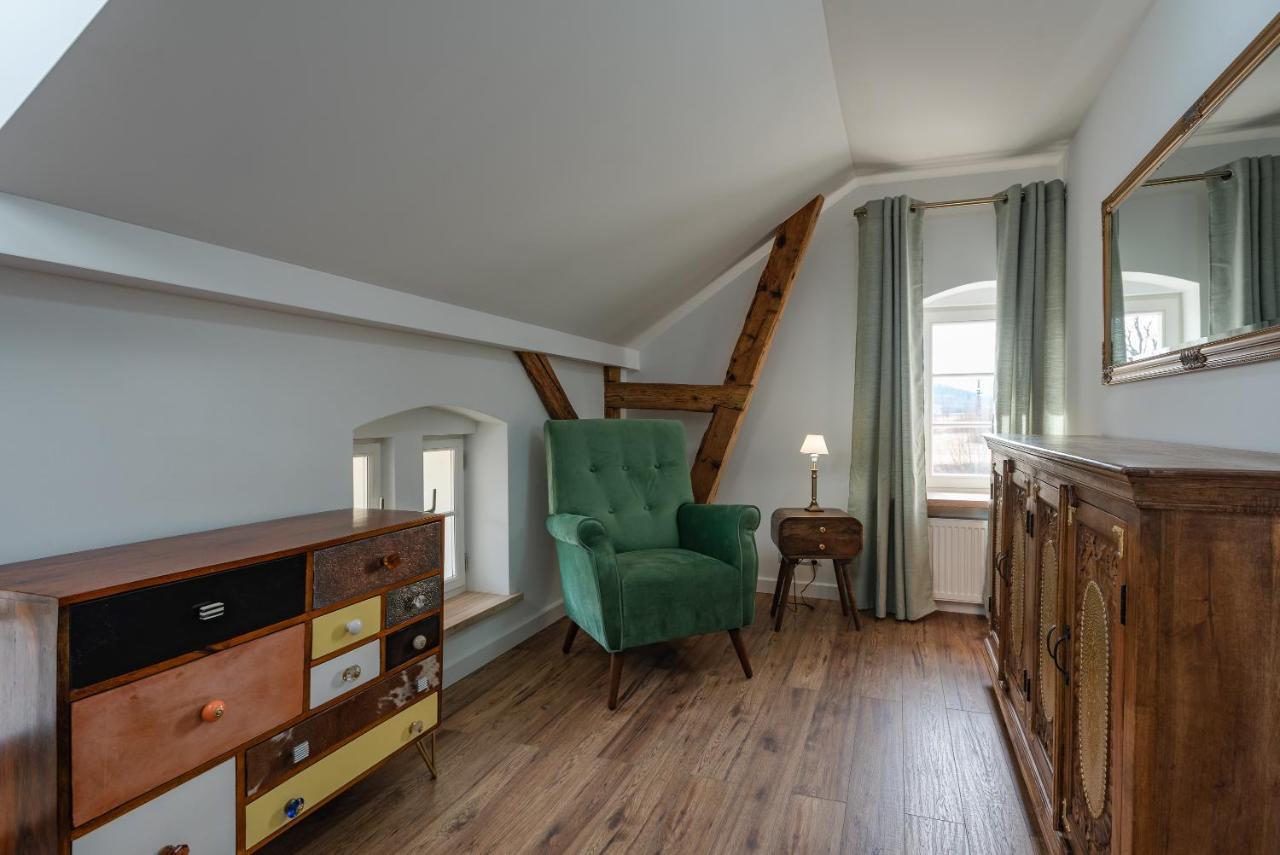 Dworek Wojanow Buitenkant foto
