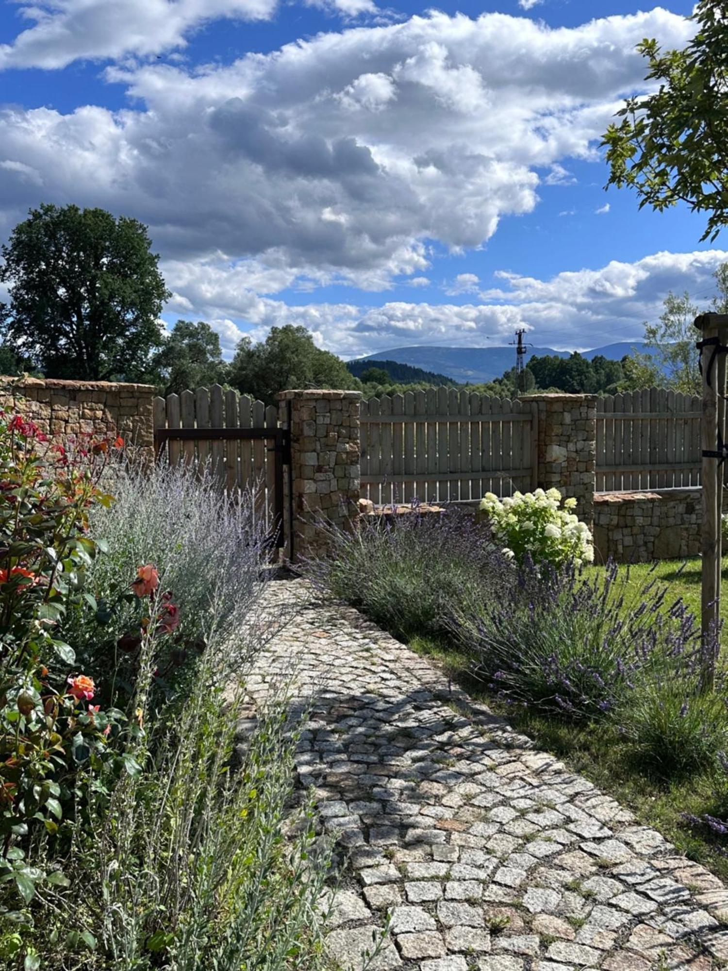 Dworek Wojanow Buitenkant foto
