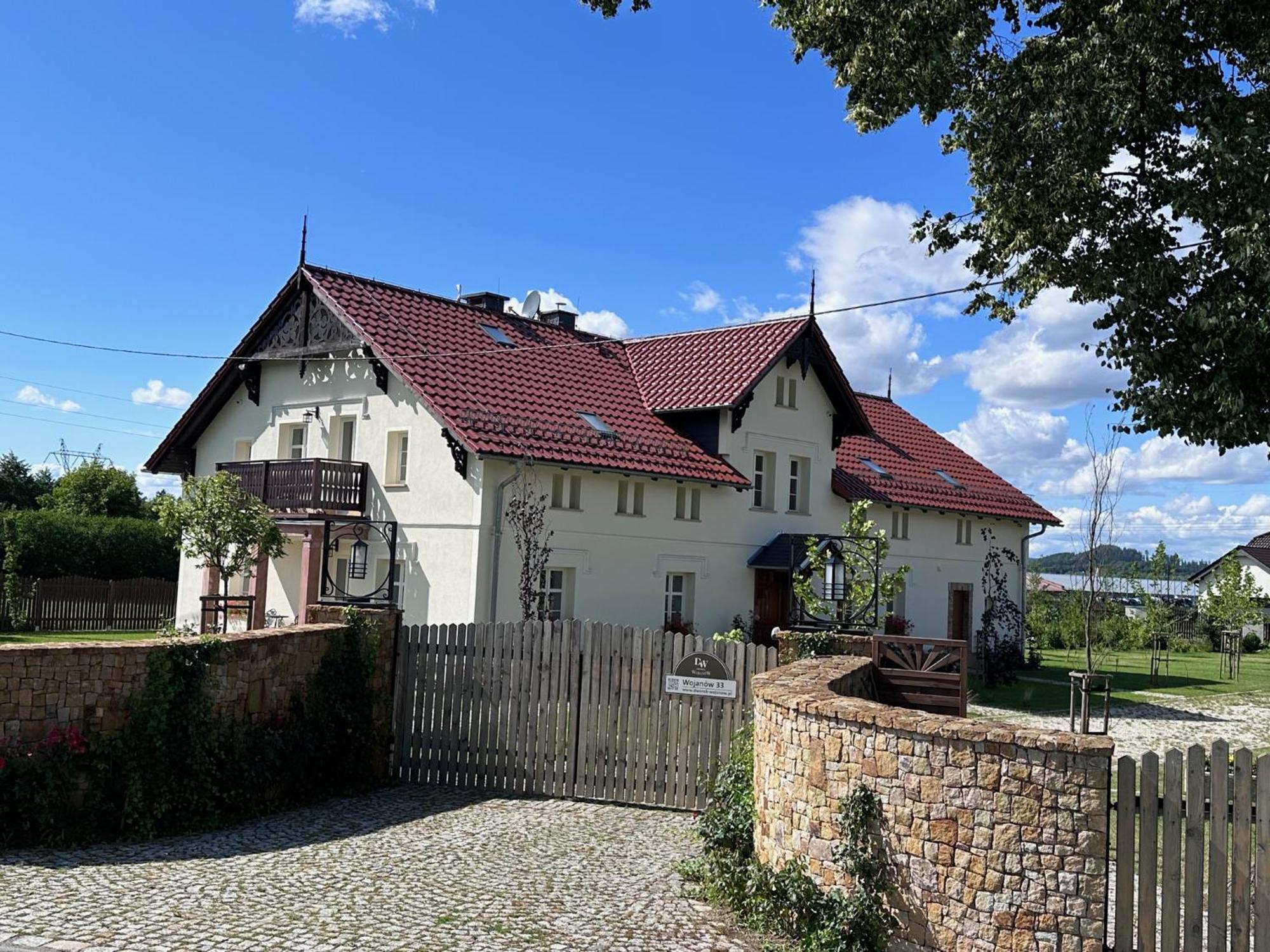 Dworek Wojanow Buitenkant foto